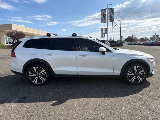 2023 Volvo V60 Cross Country Plus