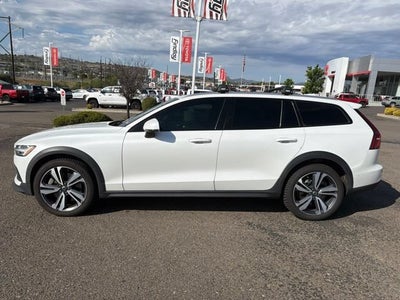 2023 Volvo V60 Cross Country Plus