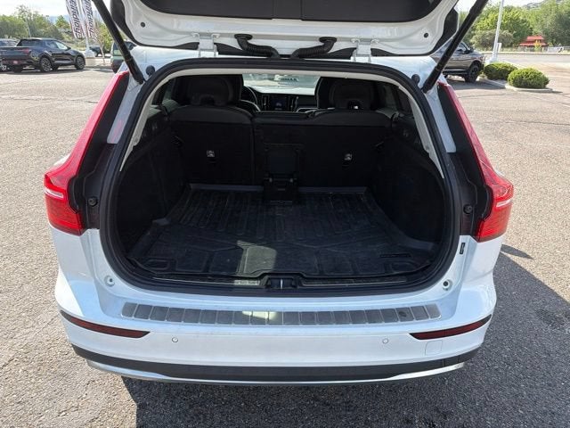 2023 Volvo V60 Cross Country Plus